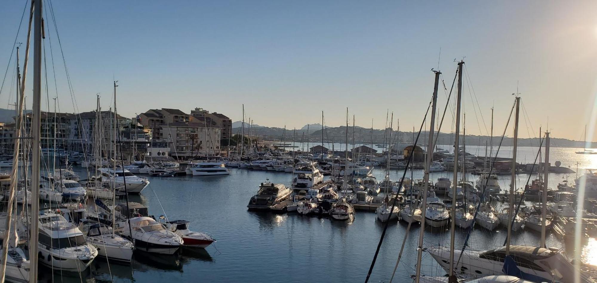 Residence Cap Hermes, Incroyable Vue Sur Le Port, Fréjus Exterior photo